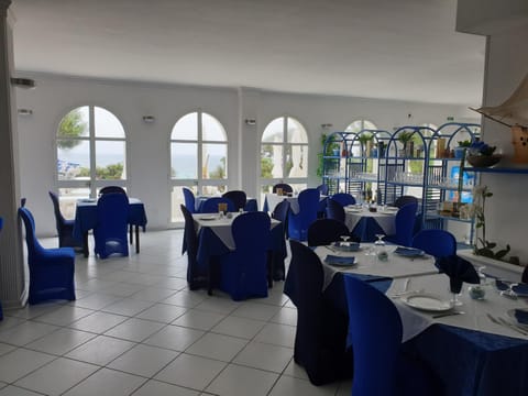 Restaurant/places to eat, Banquet/Function facilities