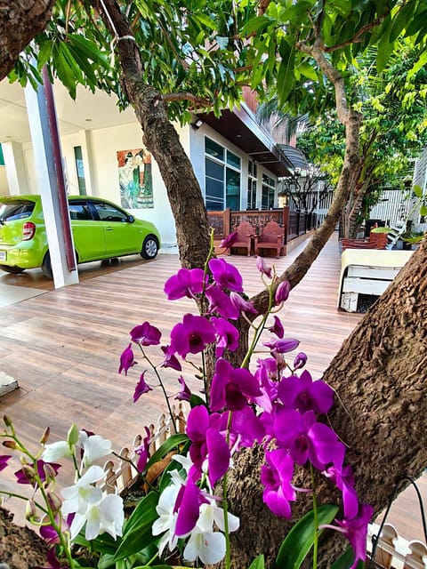Garden view, Parking