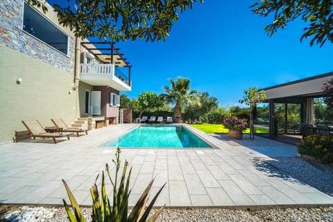 Petronila Luxury Villa with heated private pool Villa in Kissamos
