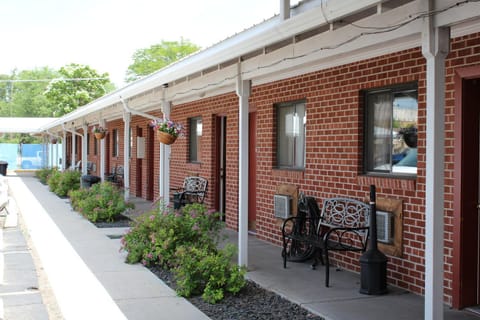 Facade/entrance