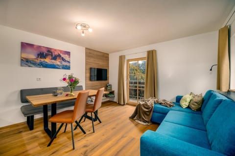 Communal lounge/ TV room, Living room, Seating area