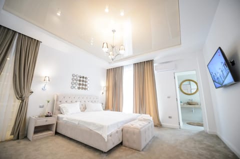 Bed, Bathroom, Bedroom