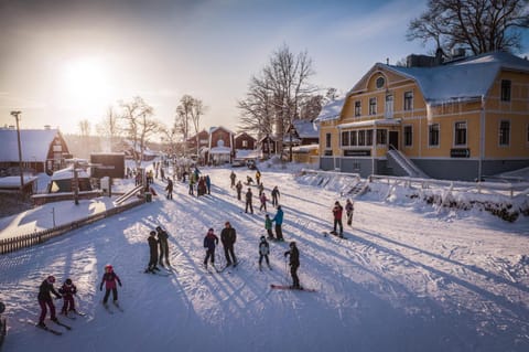 Restaurant/places to eat, Winter, Ski School, Skiing, Sports, children