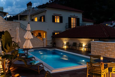 Property building, Swimming pool