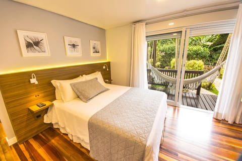 Bed, Balcony/Terrace, Decorative detail, Garden view, Inner courtyard view