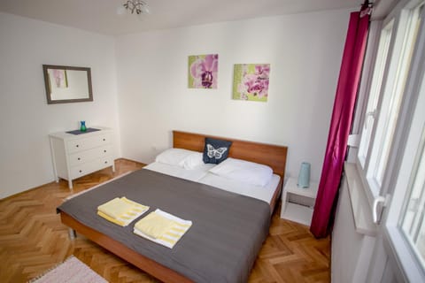 Balcony/Terrace, Photo of the whole room, Decorative detail, Bedroom
