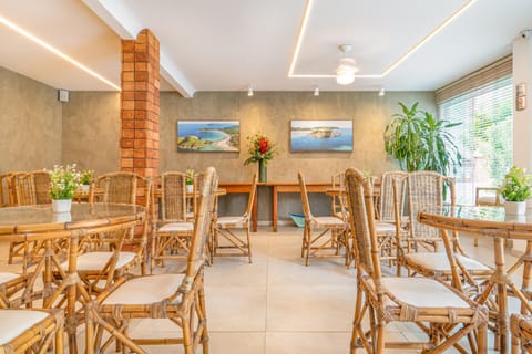 Restaurant/places to eat, Dining area