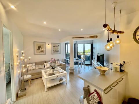 Patio, Living room, Lounge or bar, Dining area, Sea view