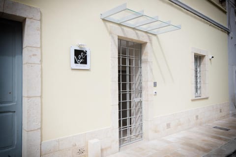 Facade/entrance