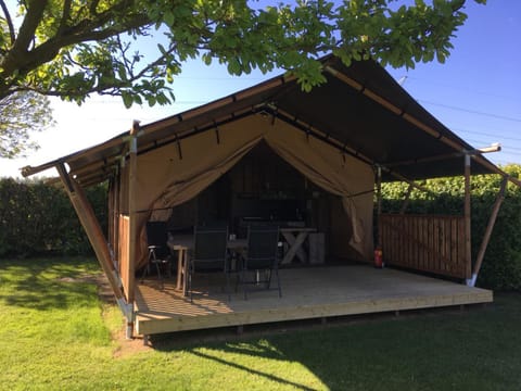 Safaritent 't Kwedammertje Luxury tent in Zeeland, Netherlands