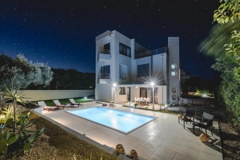 Property building, Night, Garden, Garden view, Pool view, Swimming pool
