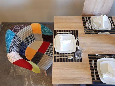 Seating area, Dining area