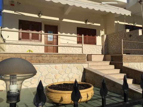 Facade/entrance, Balcony/Terrace