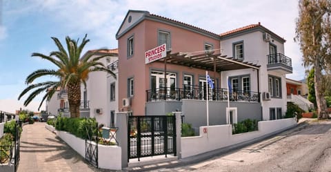 Facade/entrance, On site, Sea view, Street view