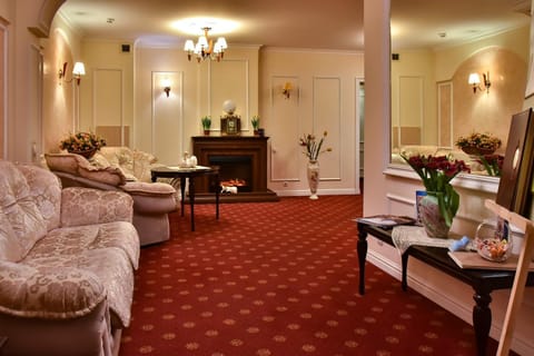 Communal lounge/ TV room