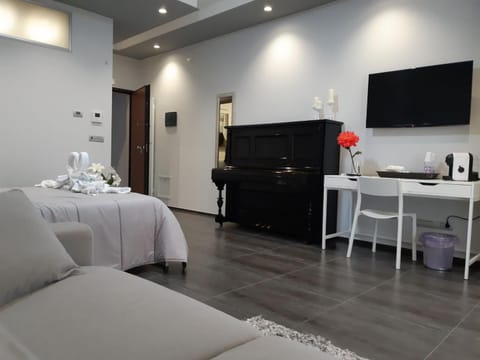 Coffee/tea facilities, Photo of the whole room, Decorative detail