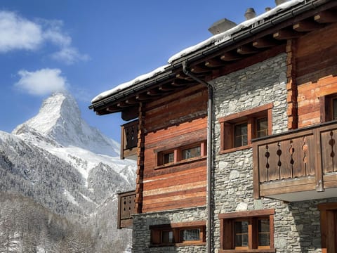 Property building, View (from property/room)