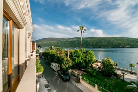 Neighbourhood, Natural landscape, Beach