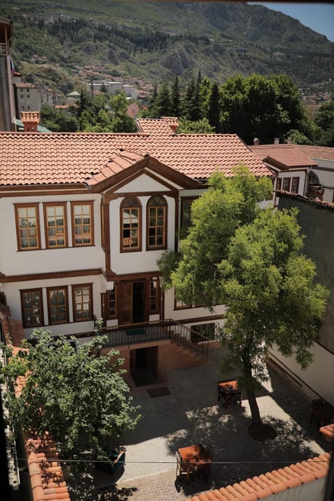 Facade/entrance, Bird's eye view