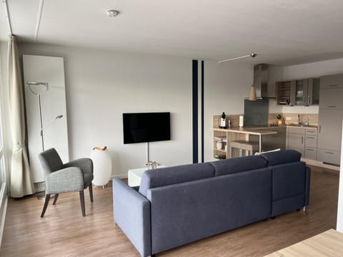 TV and multimedia, Kitchen or kitchenette, Living room