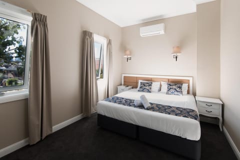 Day, Photo of the whole room, Bedroom, towels, air conditioner