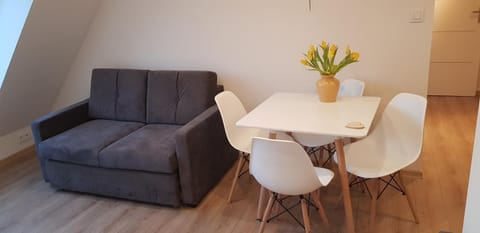 Bed, Living room