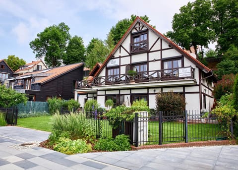 Property building, Garden, Garden view, Lake view