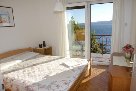Bed, Bedroom, City view, Garden view, Sea view
