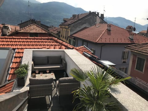 Balcony/Terrace, Text overlay, Landmark view