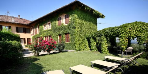 Facade/entrance, Garden