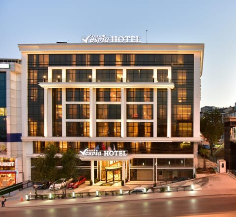 Property building, Facade/entrance, Off site, Day, On site, City view