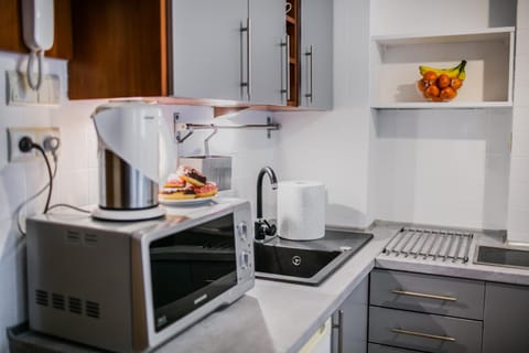 Coffee/tea facilities, Kitchen or kitchenette, Food and drinks