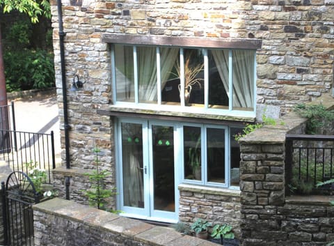 Property building, Quiet street view