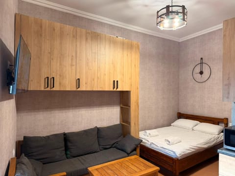 Communal lounge/ TV room, Bed, TV and multimedia, Living room, Bedroom