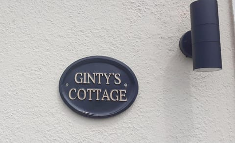Cozy & Remote Hideaway Gintys Cottage House in County Mayo