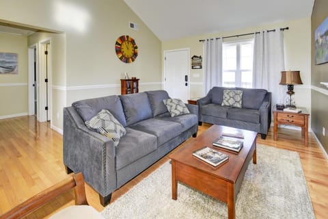 Living room, Seating area