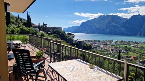Natural landscape, View (from property/room), Balcony/Terrace, Living room, Lake view, Mountain view