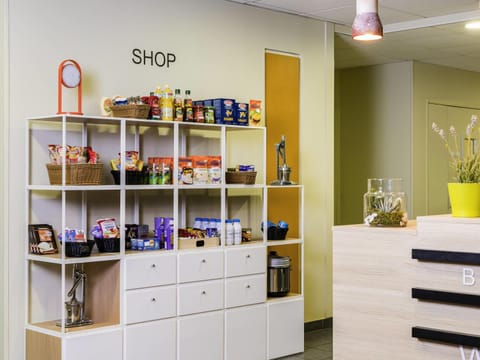 Supermarket/grocery shop