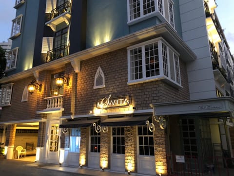 Facade/entrance