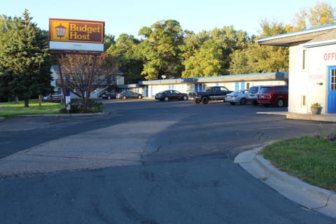 Facade/entrance, Property logo or sign, Area and facilities, Sunset
