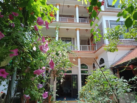 Property building, Garden, Balcony/Terrace, Garden view