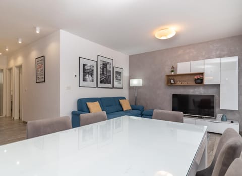 Living room, Seating area, Dining area, Meeting/conference room