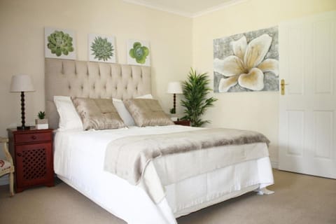 Camelot in Constantia Bed and Breakfast in Cape Town