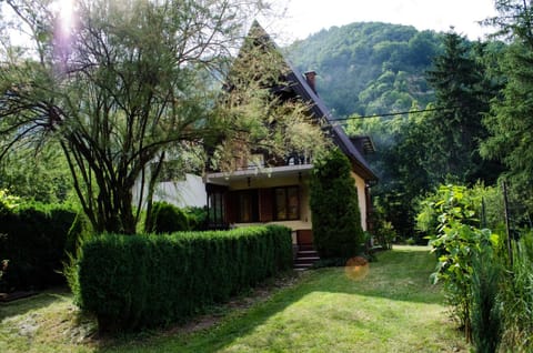 Facade/entrance, BBQ facilities, Garden, Balcony/Terrace