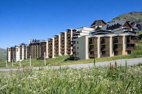 Property building, Spring, Day, Natural landscape, Mountain view