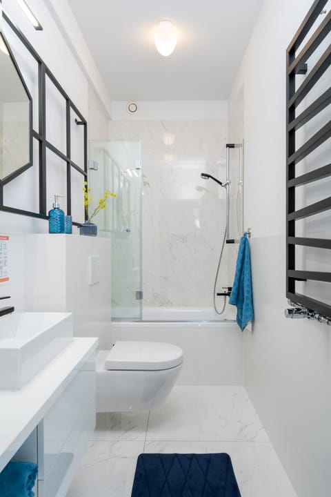 Shower, Toilet, Bathroom, Bath, towels