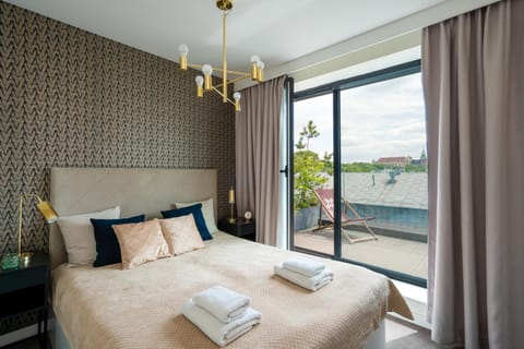 Bed, Balcony/Terrace, Photo of the whole room, Bedroom