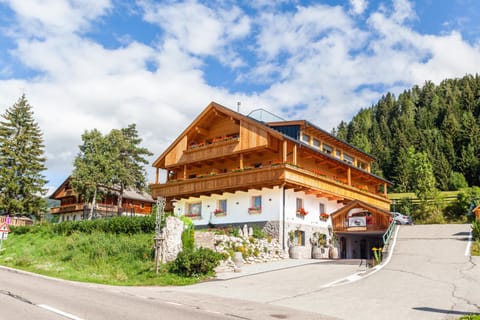 Property building, Facade/entrance, Garden