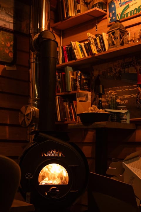 Restaurant/places to eat, Lounge or bar