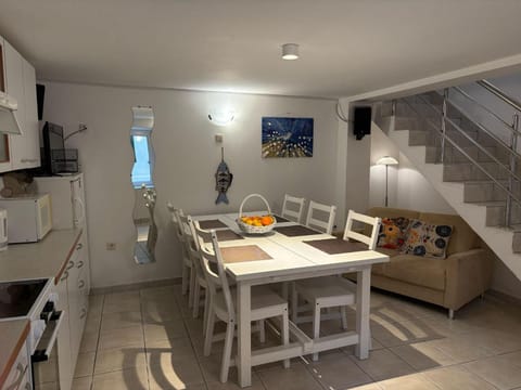 Living room, Dining area, kitchen